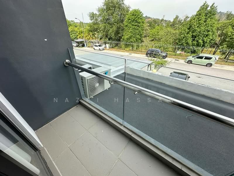 Rumah Teres 2 Tingkat untuk Dijual di Puncak Alam (Selangor) - Nazri Hassan - Balcony - PropertyGuru.com.my
