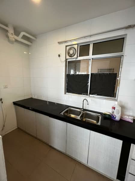 Service Residence for Sale at Platinum Lake PV 21 - Muhammad Ezwan - Kitchen - PropertyGuru.com.my