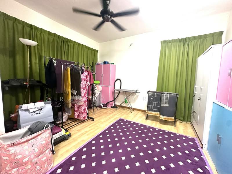 3-storey Terraced House for Sale in Rawang (Selangor) - Reena Sarif - Bedroom - PropertyGuru.com.my