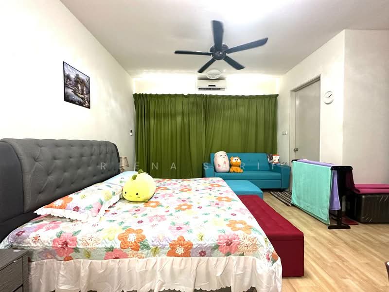 3-storey Terraced House for Sale in Rawang (Selangor) - Reena Sarif - Bedroom - PropertyGuru.com.my