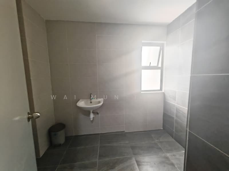 Semi-Detached House for Sale in Taman Tuanku Jaafar (Sungai Gadut) - Wai Mun Tham - Bathroom - PropertyGuru.com.my