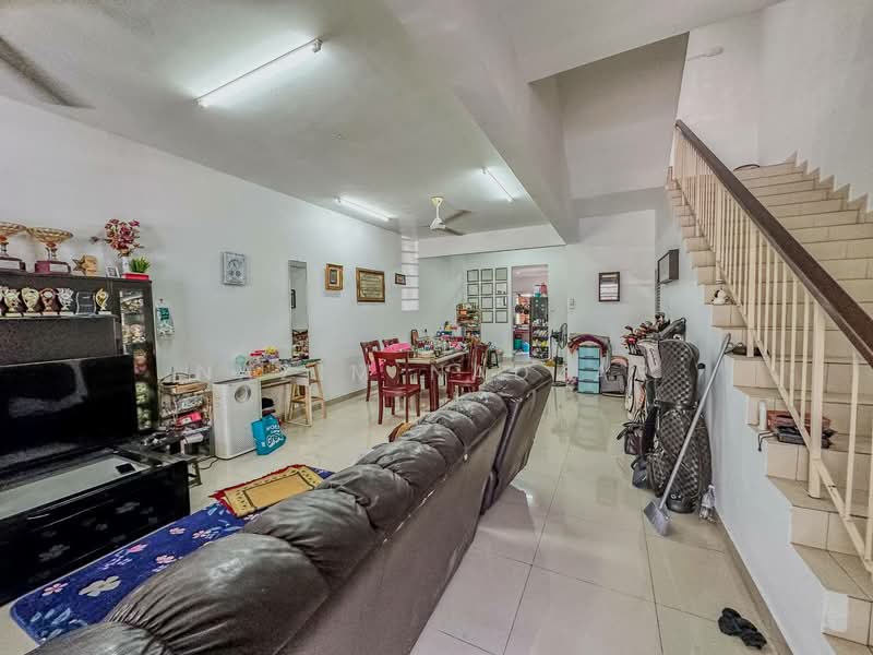 2.5-storey Terraced House for Sale in Bandar Baru Bangi (Selangor) - Nazim Nadzar - Living Room - PropertyGuru.com.my