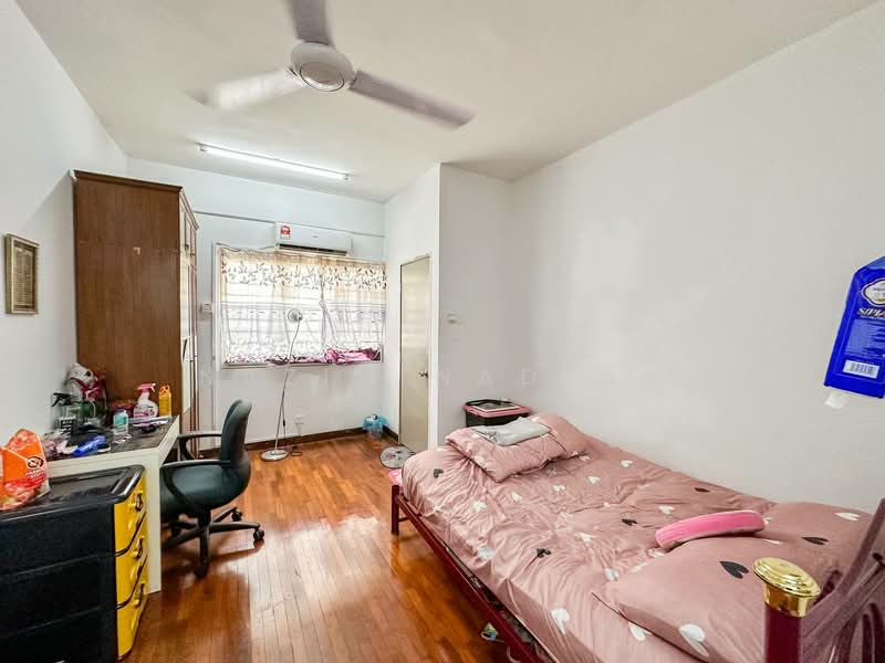 2.5-storey Terraced House for Sale in Bandar Baru Bangi (Selangor) - Nazim Nadzar - Bedroom - PropertyGuru.com.my