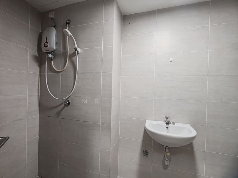 Service Residence for Sale at Court 28 - Ms Lau. - Bathroom - PropertyGuru.com.my
