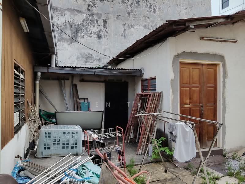 Stilt House Connect To Concrete House