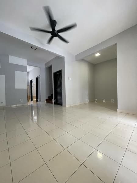 Rumah Teres 2 Tingkat untuk Dijual di Taman Ixora (Sepang) - Nazim Nadzar - Living Room - PropertyGuru.com.my