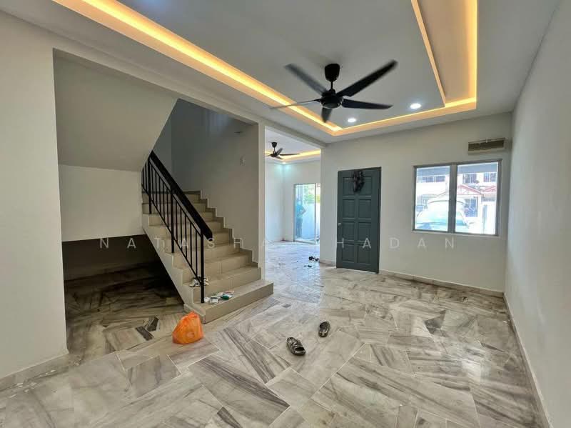 Rumah Teres 2 Tingkat untuk Dijual di Alam Perdana (Puncak Alam) - Natasha Shadan - Living Room - PropertyGuru.com.my
