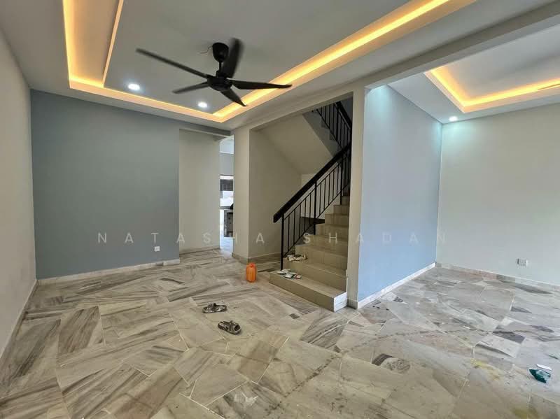 Rumah Teres 2 Tingkat untuk Dijual di Alam Perdana (Puncak Alam) - Natasha Shadan - Living Room - PropertyGuru.com.my