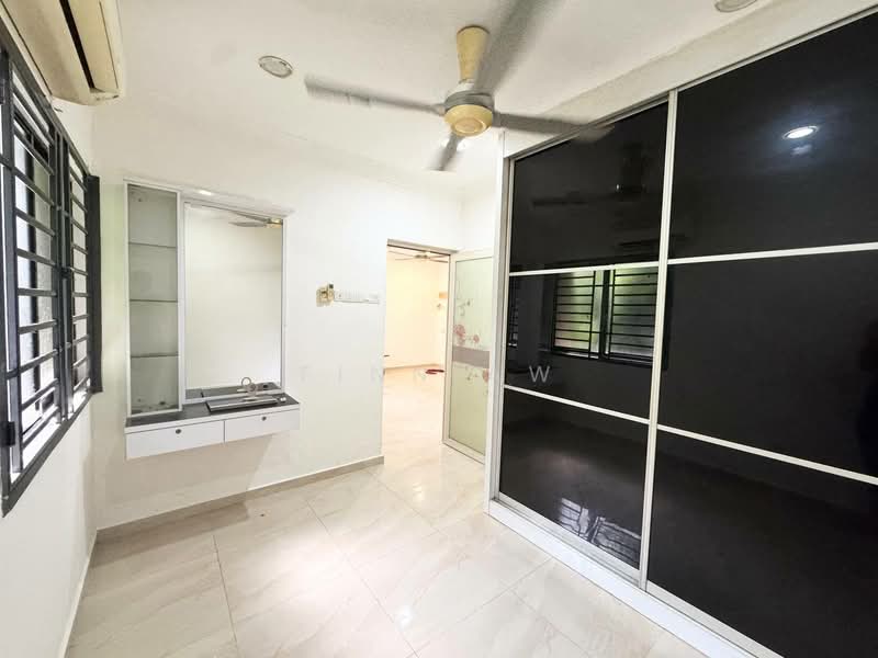 Rumah Flat untuk Dijual di Flat Bandar Selesa Jaya @ Jalan Silat Gayong - Finn Aw - Bedroom - PropertyGuru.com.my