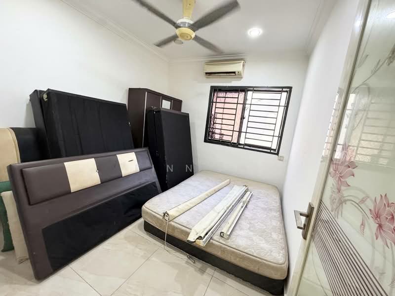 Rumah Flat untuk Dijual di Flat Bandar Selesa Jaya @ Jalan Silat Gayong - Finn Aw - Bedroom - PropertyGuru.com.my
