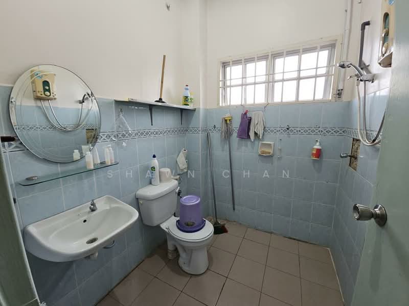 Rumah Teres 2 Tingkat untuk Dijual di Bandar Putra (Kulai) - Shawn Chan - Bathroom - PropertyGuru.com.my