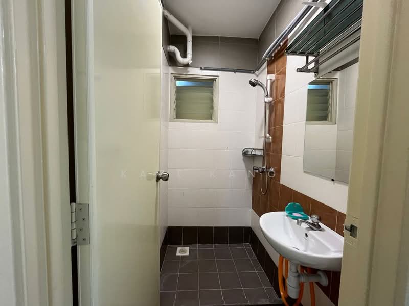 Pangsapuri untuk Disewa di Centrio Avenue - Kaze Kang - Bathroom - PropertyGuru.com.my