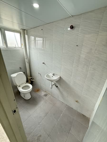 Shop for Rent in Puchong (Selangor) - John Khaw - Bathroom - PropertyGuru.com.my