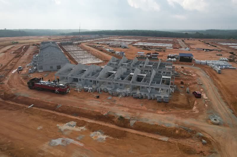 Rumah Teres 1 Tingkat untuk Dijual di Taman Legenda Putra (Kulai) - Kalai Selvan - Exterior - PropertyGuru.com.my