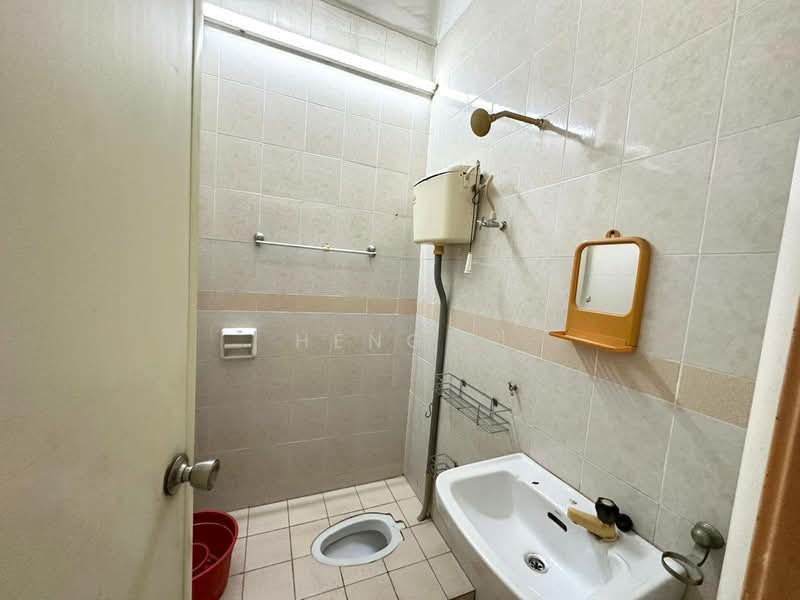 Rumah Teres 1 Tingkat untuk Disewa di Skudai (Johor) - Heng . - Bathroom - PropertyGuru.com.my