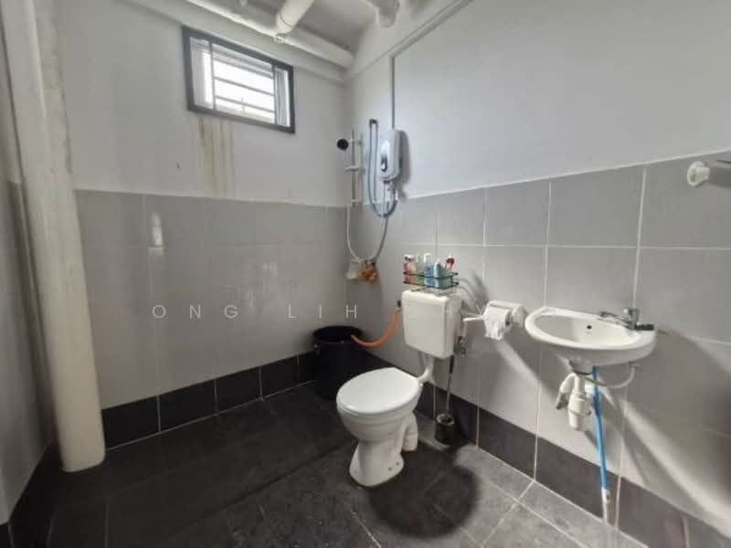 Apartment for Sale at Pangsapuri Pulai Mutiara - Ong Lih Shyan - Bathroom - PropertyGuru.com.my