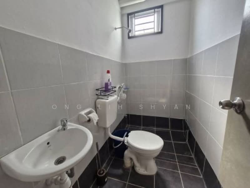 Apartment for Sale at Pangsapuri Pulai Mutiara - Ong Lih Shyan - Bathroom - PropertyGuru.com.my