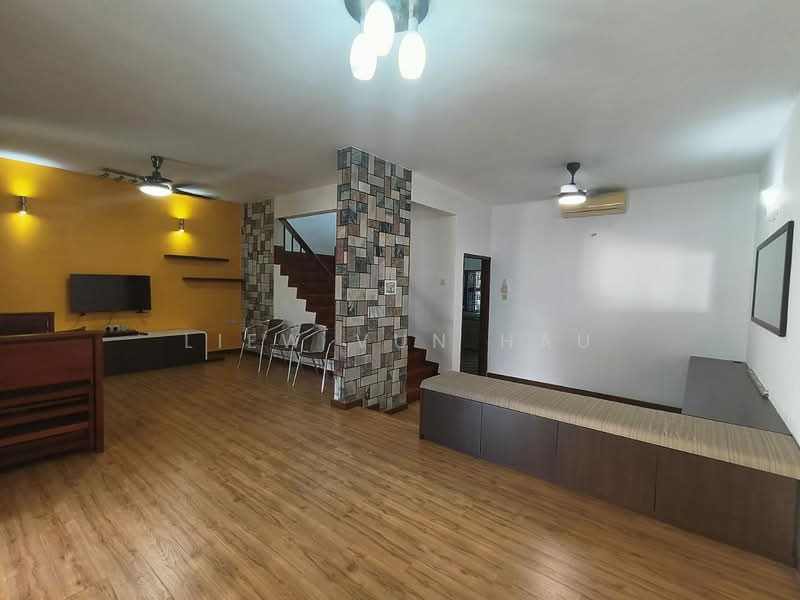Rumah Teres 2 Tingkat untuk Disewa di Taman Pelangi (Johor Bahru) - Liew Vun Hau - Living Room - PropertyGuru.com.my