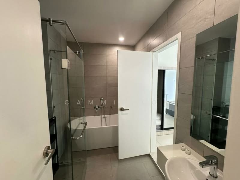 Servis Apartment untuk Disewa di Dorsett Waterfront Subang - Cammie Loh - Bathroom - PropertyGuru.com.my
