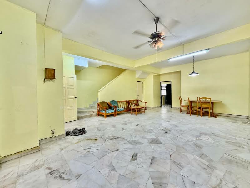 Rumah Teres 2 Tingkat untuk Dijual di Taman Desaria (Petaling Jaya) - Azli Ibrahim - Living Room - PropertyGuru.com.my