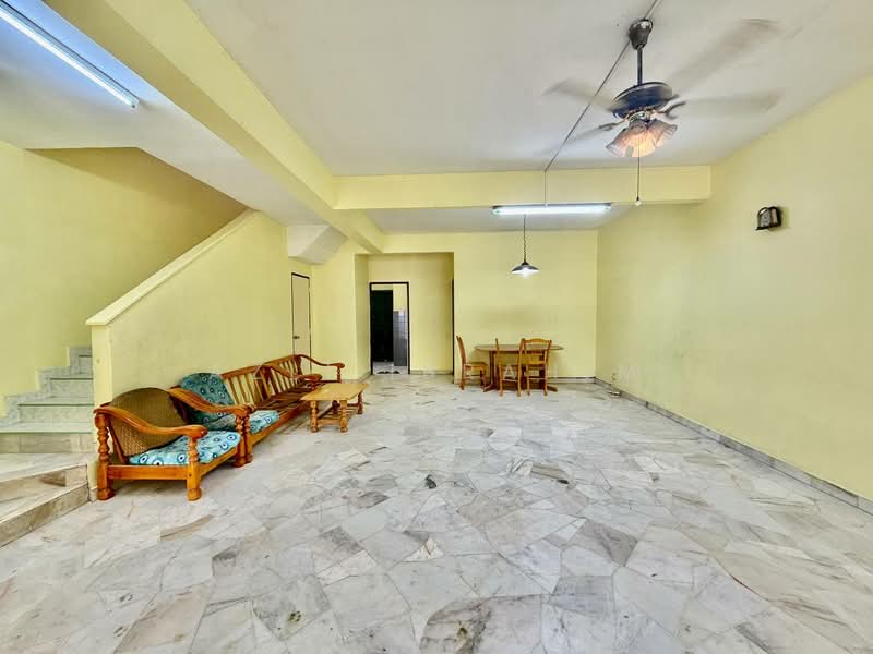 Rumah Teres 2 Tingkat untuk Dijual di Taman Desaria (Petaling Jaya) - Azli Ibrahim - Living Room - PropertyGuru.com.my