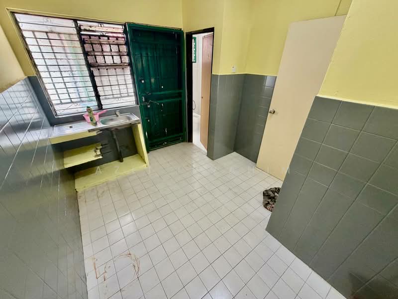 Rumah Teres 2 Tingkat untuk Dijual di Taman Desaria (Petaling Jaya) - Azli Ibrahim - Kitchen - PropertyGuru.com.my