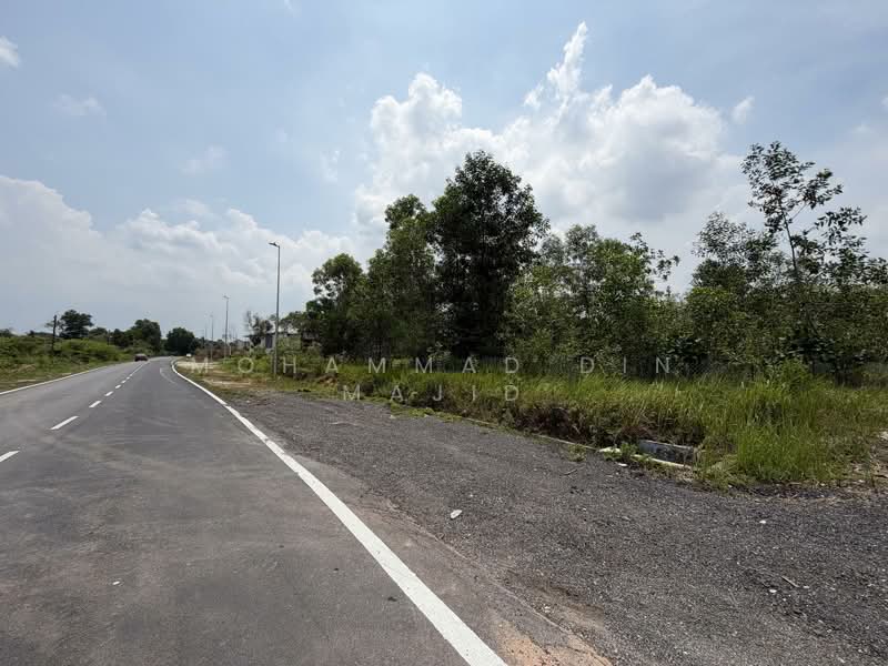 Untuk Dijual - Kampung Pulau Meranti