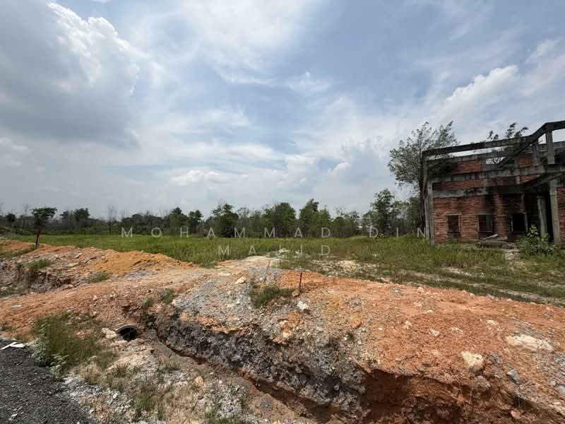 Untuk Dijual - Kampung Pulau Meranti