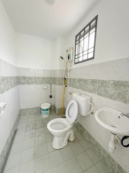 Pangsapuri untuk Dijual di Vista Seri Alam - Lex Hiew - Bathroom - PropertyGuru.com.my