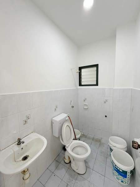 Pangsapuri untuk Dijual di Vista Seri Alam - Lex Hiew - Bathroom - PropertyGuru.com.my