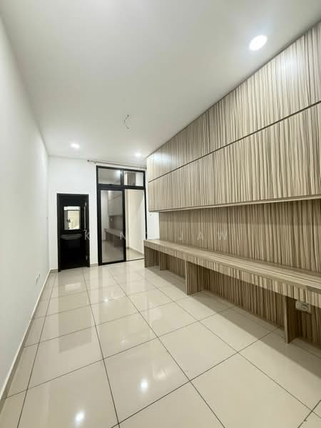 Rumah Berkembar untuk Dijual di Taman Gaya (Ulu Tiram) - Kino Jaw - Living Room - PropertyGuru.com.my