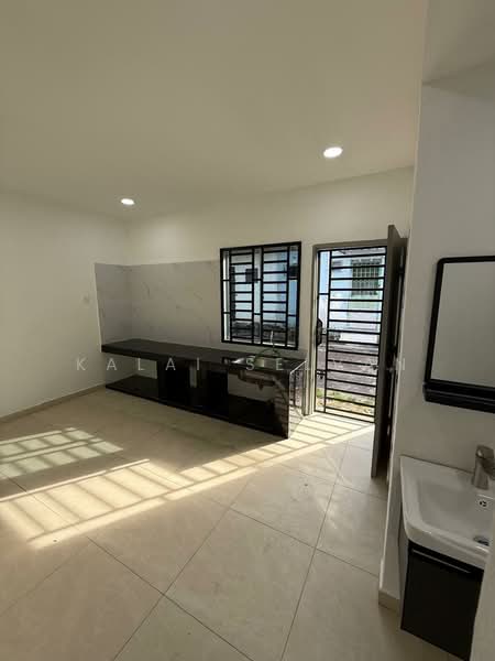 1-storey Terraced House for Sale in Taman Aman (Senai) - Kalai Selvan - Kitchen - PropertyGuru.com.my