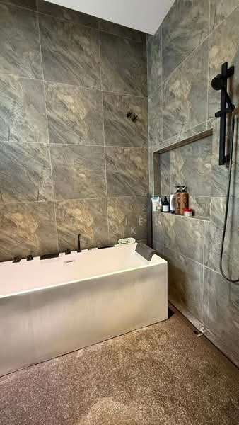 Rumah Teres 3 Tingkat untuk Dijual di Bandar Botanic (Klang) - Daniel Kok - Bathroom - PropertyGuru.com.my