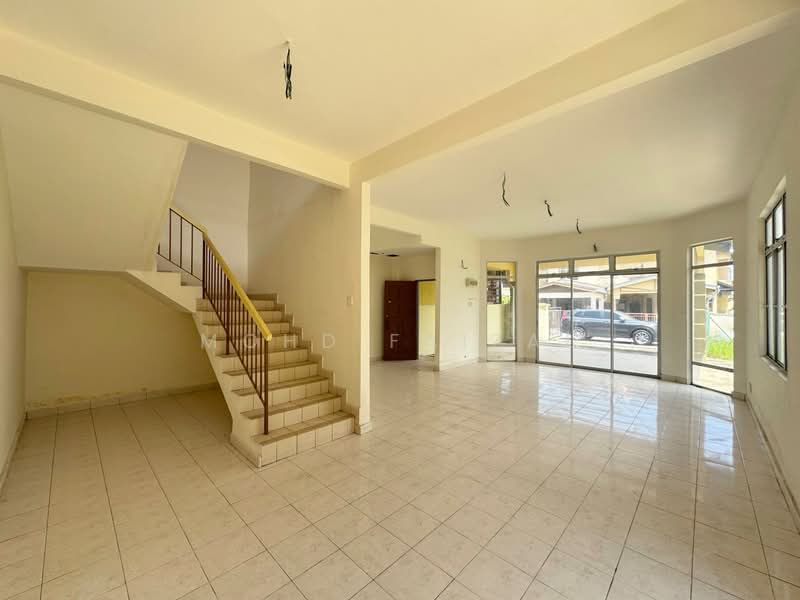 Semi-Detached House for Sale in Sepang (Selangor) - Mohd Faizal - Living Room - PropertyGuru.com.my