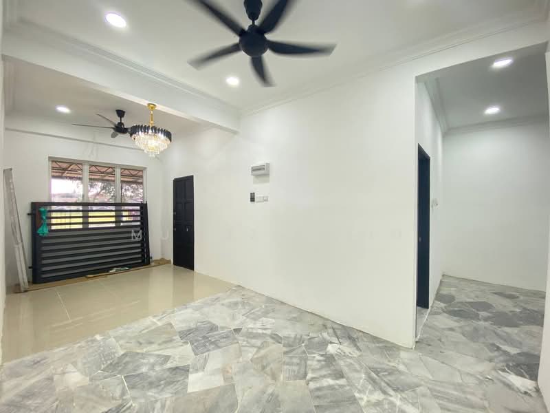 Rumah Teres 1 Tingkat untuk Dijual di Taman Meru Indah (Kapar) - Mu'izz Halim - Living Room - PropertyGuru.com.my