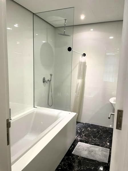 Servis Apartment untuk Disewa di Arcoris Residences - Jonathan Raj - Bathroom - PropertyGuru.com.my