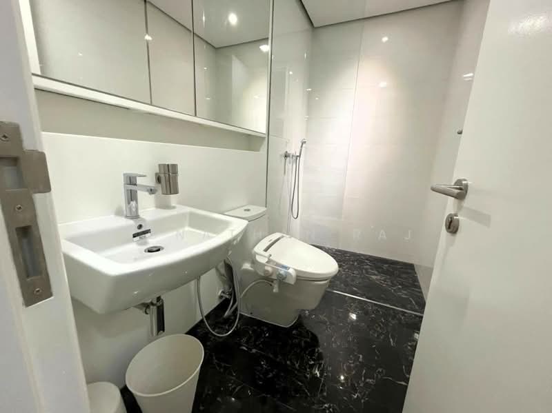 Servis Apartment untuk Disewa di Arcoris Residences - Jonathan Raj - Bathroom - PropertyGuru.com.my