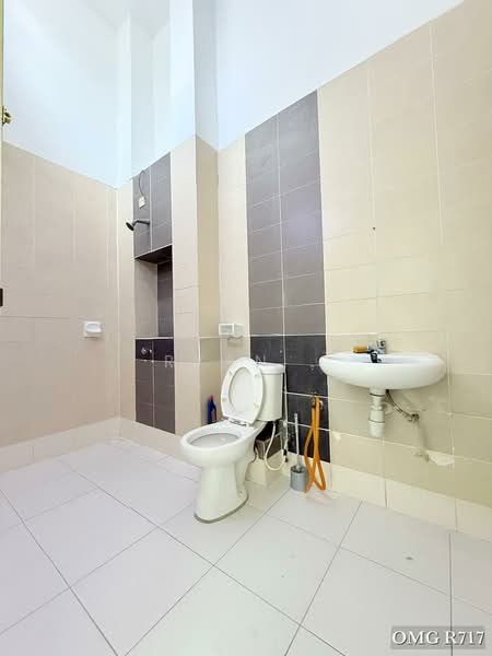 2-storey Terraced House for Sale in Setia Alam (Selangor) - Ryan . - Bathroom - PropertyGuru.com.my
