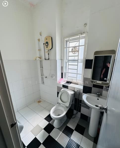 2-storey Terraced House for Rent in Taman Setia Indah (Tebrau) - Chilly Wong - Bathroom - PropertyGuru.com.my
