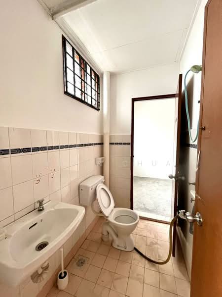 Rumah Berkembar untuk Dijual di Taman Megah Ria (Masai) - Kevin Chua - Bathroom - PropertyGuru.com.my