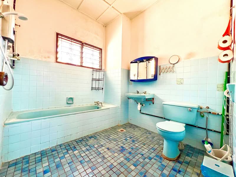 Rumah Berkembar untuk Dijual di Taman Tun Dr Ismail (Kuala Lumpur) - Jessi Kew - Bathroom - PropertyGuru.com.my