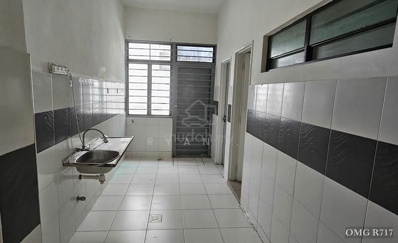 2-storey Terraced House for Sale in Setia Alam (Selangor) - Ryan . - Kitchen - PropertyGuru.com.my