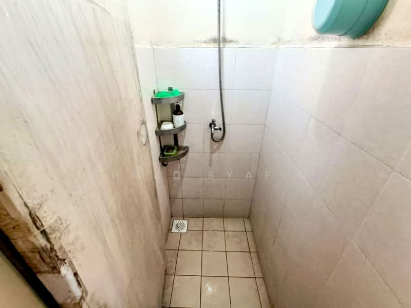 Apartment for Sale at Pangsapuri Arista - Ahmad Syafiq - Bathroom - PropertyGuru.com.my