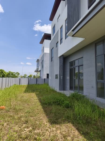 Semi-Detached House for Sale in Shah Alam (Selangor) - Vivien Thum - Exterior - PropertyGuru.com.my