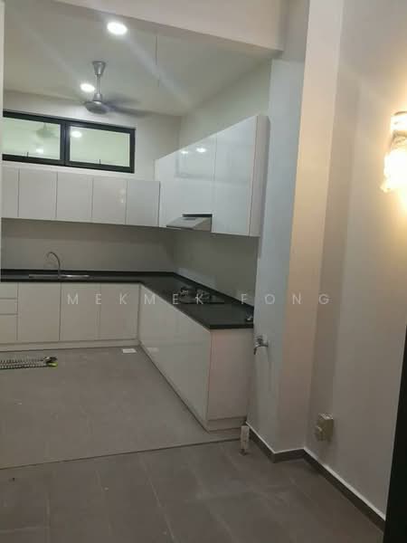 Semi-Detached House for Sale in Senibong (Permas Jaya) - MekMek Fong - Kitchen - PropertyGuru.com.my