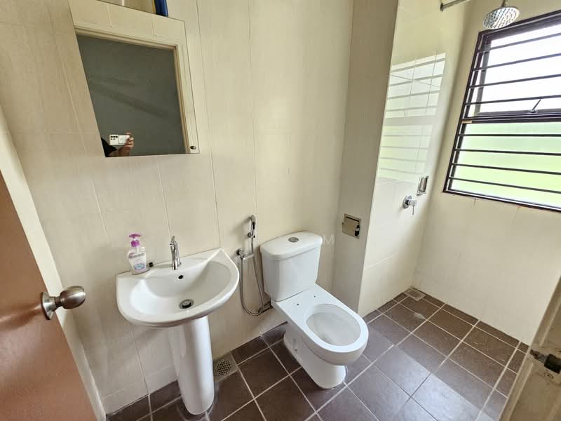 Rumah Banglo untuk Dijual di Batu 9 (Cheras) - ChaoLim . - Bathroom - PropertyGuru.com.my