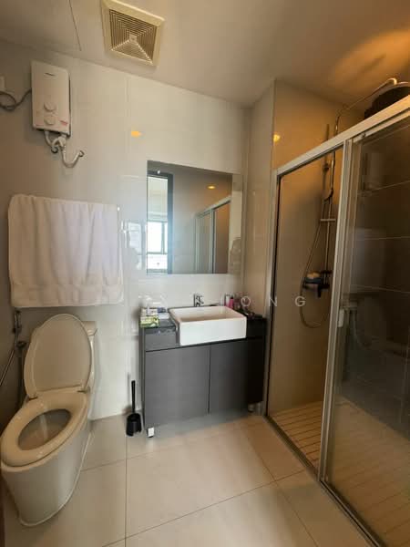 Condominium for Rent at Royal Strand @ Country Garden Danga Bay - Jony Jong - Bathroom - PropertyGuru.com.my