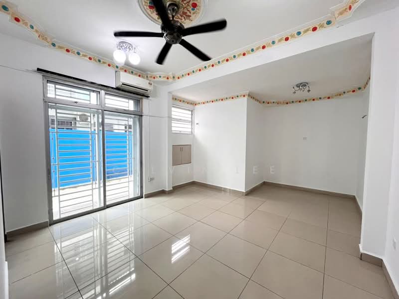 Rumah Berkembar untuk Dijual di Taman Mutiara Rini (Skudai) - Calvin Lee - Living Room - PropertyGuru.com.my