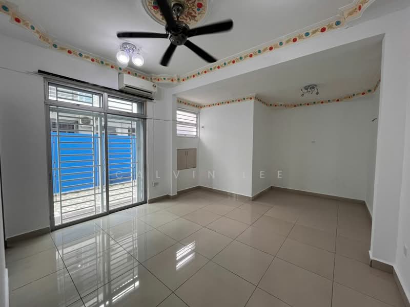 Rumah Berkembar untuk Dijual di Taman Mutiara Rini (Skudai) - Calvin Lee - Living Room - PropertyGuru.com.my