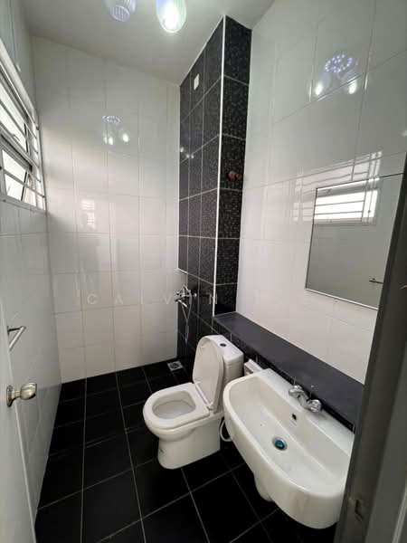Rumah Berkembar untuk Dijual di Taman Mutiara Rini (Skudai) - Calvin Lee - Bathroom - PropertyGuru.com.my
